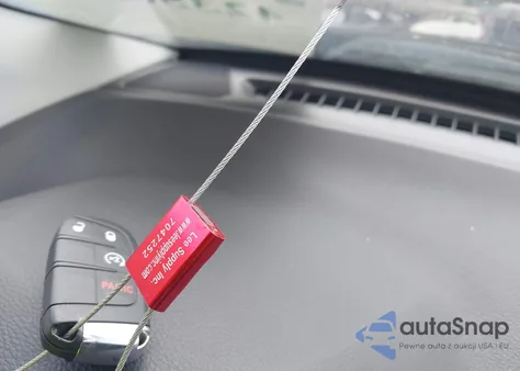 2018 Jeep Compass Latitude 4X4 z USA, uszkodzony, nr VIN 3C4NJDBB5JT456685